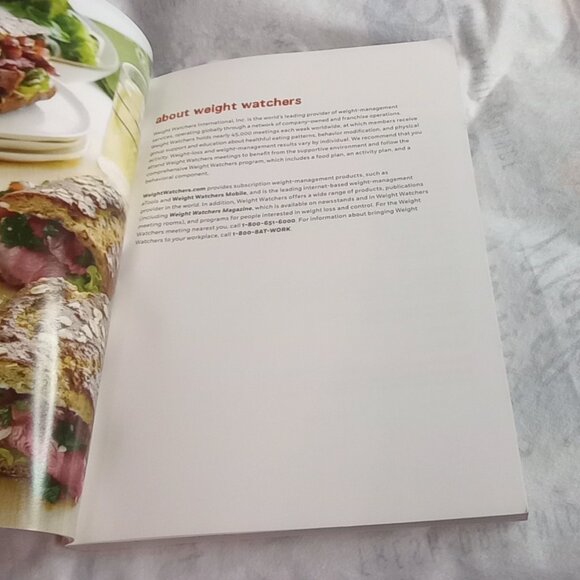 WEIGHT WATCHERS FAMILY STYLE 180 CLASSIC SCRUMPTIOUS DISHES EVERYONE WILL LOVE - Picture 2 of 8